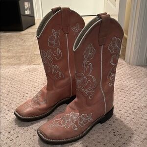 Women's Embroidered Western Boots